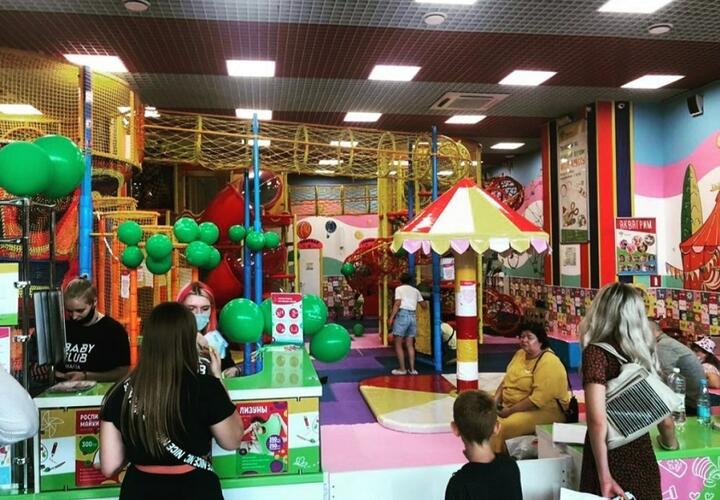 В ТРЦ Краснодара выявили работающий детский центр