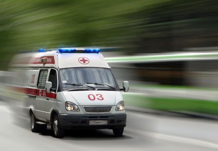 В Краснодаре из многоэтажки выпал 30-летний мужчина