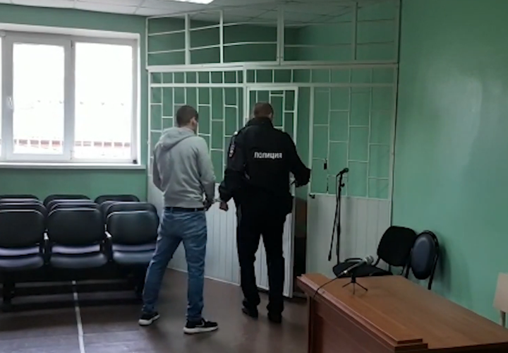 В Краснодарском крае полицейский подбросил наркотики местным жителям