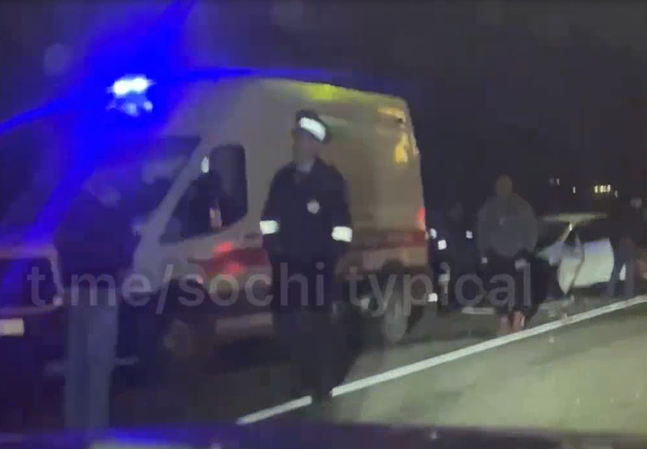 На трасе в Сочи автомобиль с Ксенией Собчак попал в смертельное ДТП? ВИДЕО