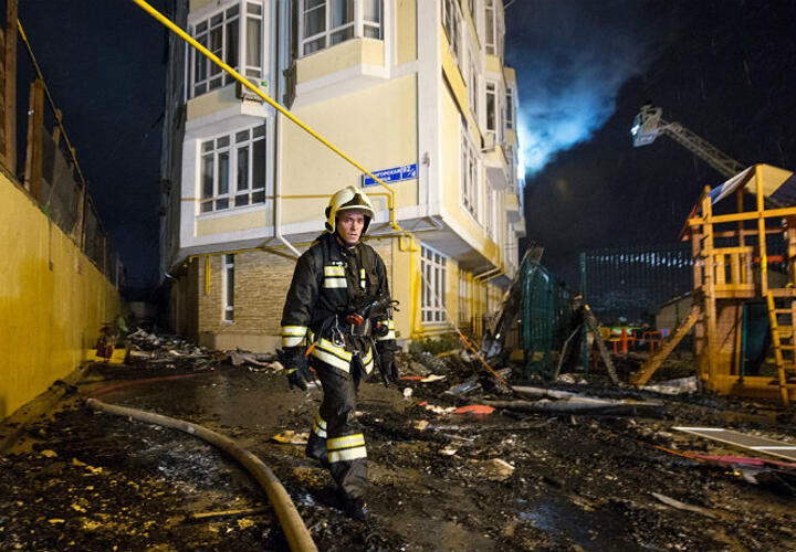 В Сочи из-за пожара в пятиэтажке эвакуировали 50 человек