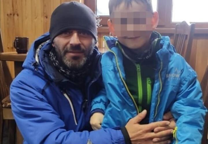 В Домбае во время схода лавины инструктор спас мальчика из Новороссийска