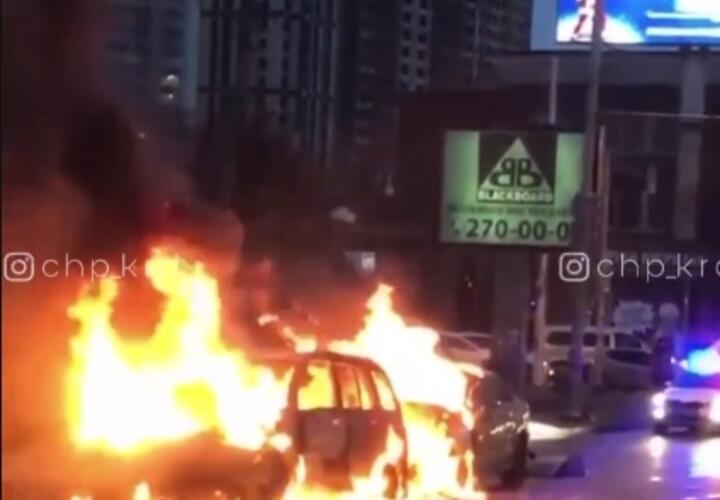 В Краснодаре в результате ДТП сгорели два автомобиля ВИДЕО