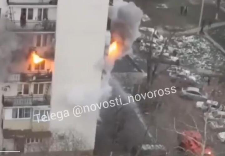 В Новороссийске загорелось одно из общежитий 