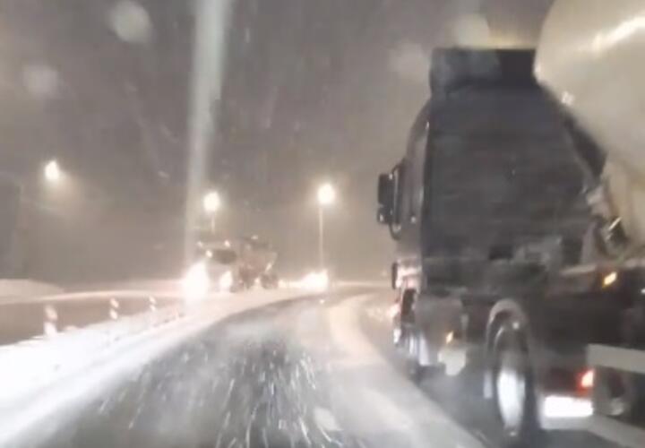 В Новороссийске перевал «Волчьи ворота» опять заметет снегом ВИДЕО