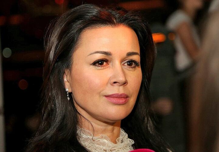 Актрисе Анастасии Заворотнюк удалили часть мозга