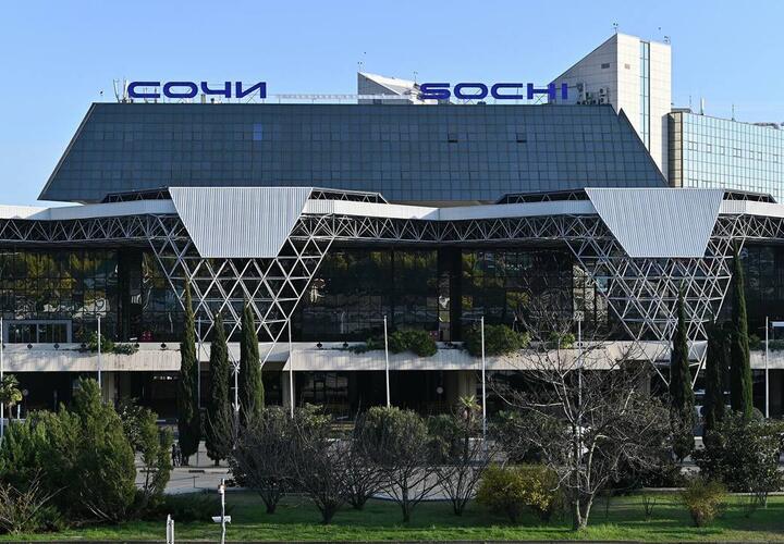 В аэропорту Сочи и Краснодара отменили почти 60 рейсов