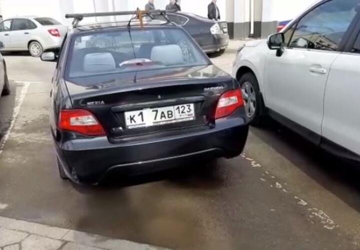 По Краснодару колесят автомобили со странными номерами ВИДЕО
