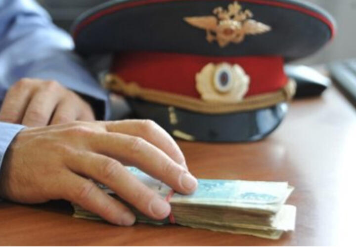 На Кубани экс-командир отделения ДПС проведет три года за решеткой