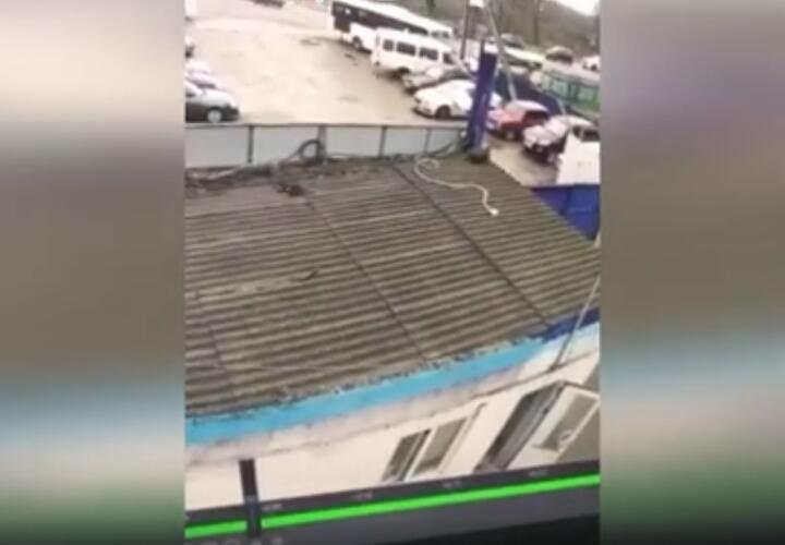На Кубани водитель автобуса протаранил две «ГАЗели» ВИДЕО