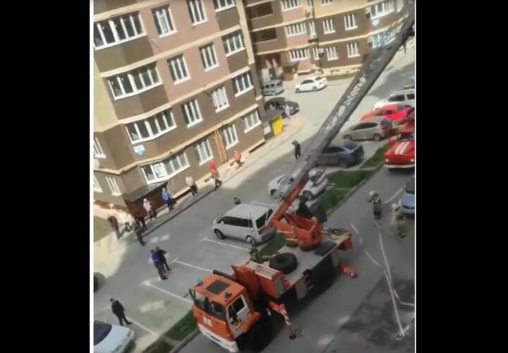 В Анапе из-за пожара в вентиляции эвакуировали жильцов многоэтажки ВИДЕО
