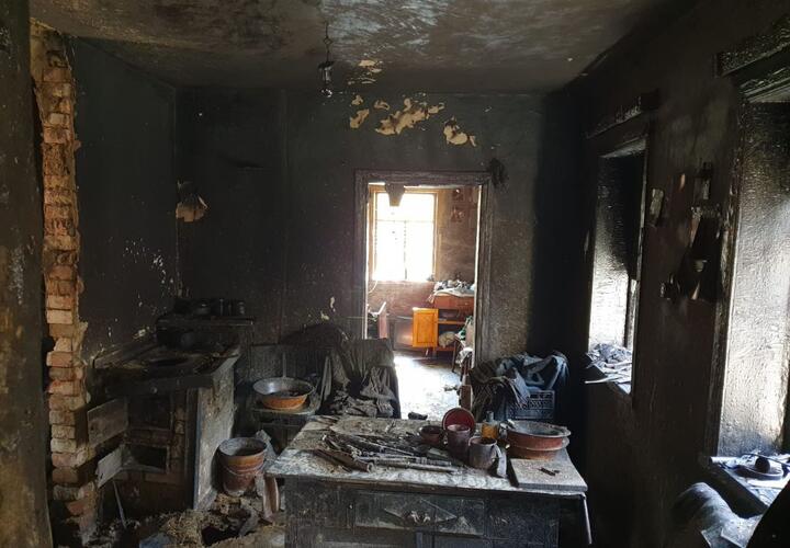 В Тихорецком районе Кубани в частном доме заживо сгорел мужчина