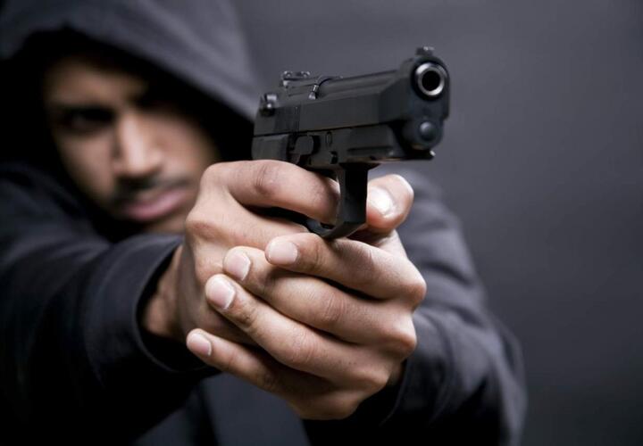 На Кубани разбойник с пистолетом едва не обокрал женщину