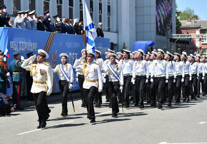 В Краснодаре прошло торжественное шествие войск