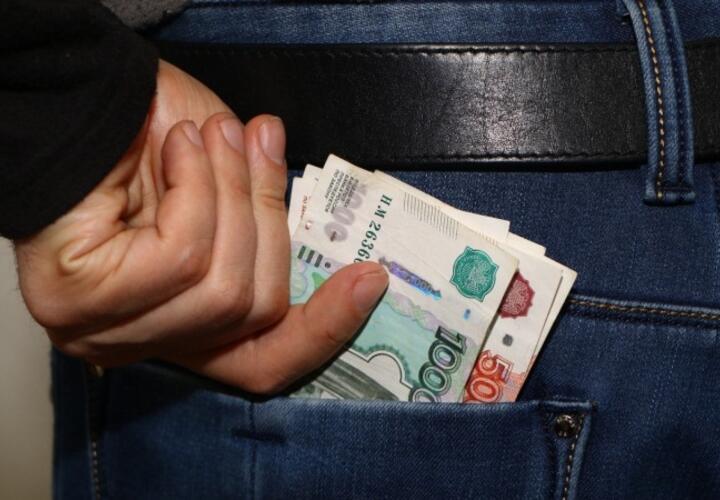 В Сочи неизвестный проник в чужом дом и украл полмиллиона рублей