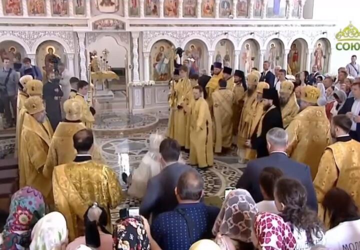 Патриарх Кирилл упал во время освящения храма в Новороссийске ВИДЕО