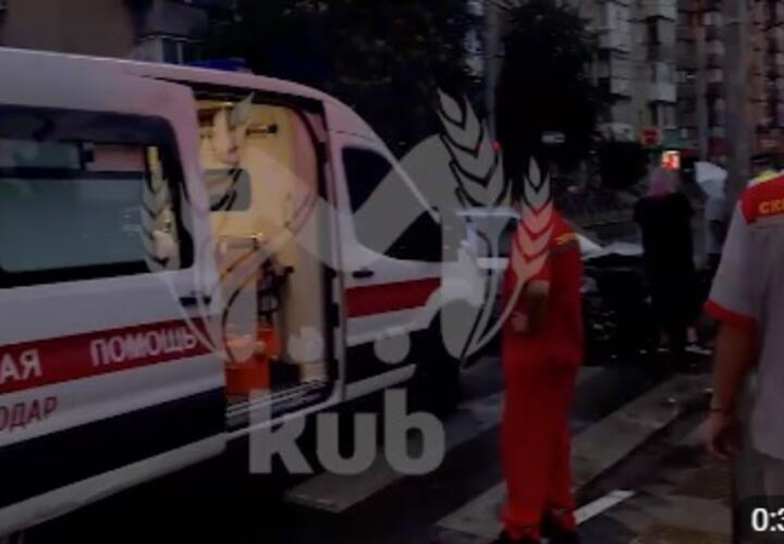 В Краснодаре водитель иномарки на перекрестке врезался в столб ВИДЕО