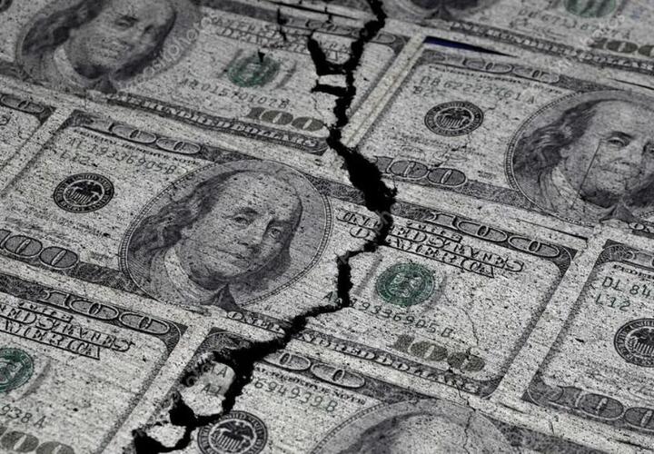 Американский экономист: доллар дал трещину из-за санкций против России