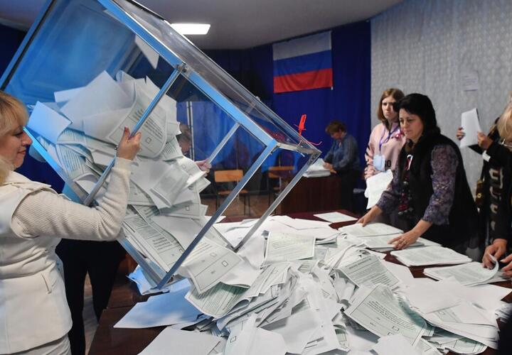 Почти единогласно: жители четырех освобожденных регионов проголосовали за присоединение к России