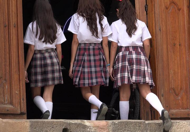 На Кубани школьницу отстранили от уроков из-за формы