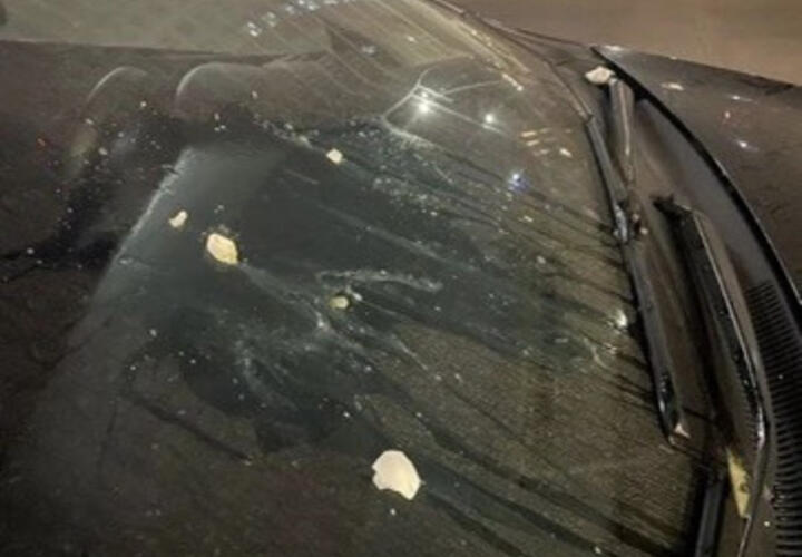 В Краснодаре автомобилистов терроризируют хулиганы с куриными яйцами 