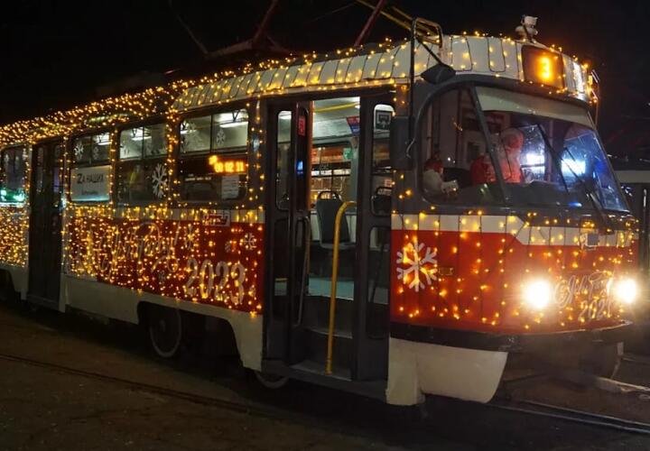 В новогоднюю ночь последние трамваи и троллейбусы пойдут в 23 часа 