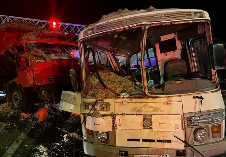 Момент жесткой аварии с автобусом в Армавире попал на видео