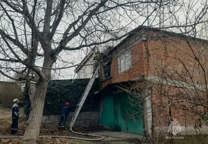 На Кубани при пожаре на заводе керамики пострадали три человека
