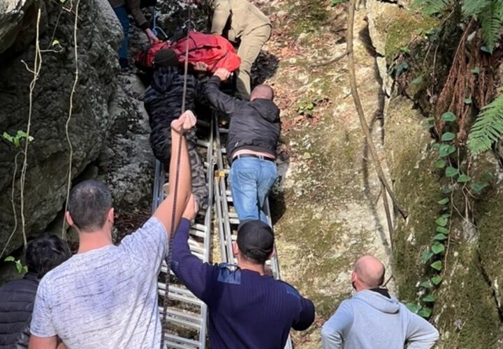 В больницу Сочи доставили туристку, сорвавшуюся со скалы в канун Нового года