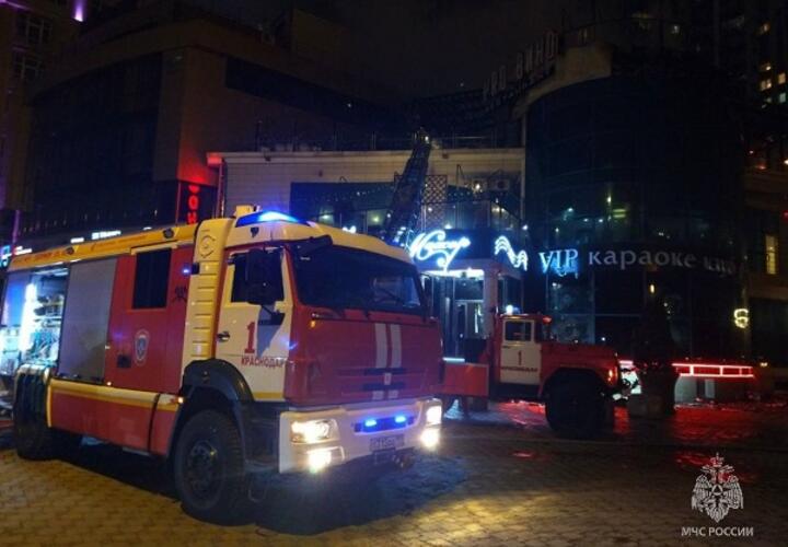 В Краснодаре потушили пожар в ресторане на Кубанской набережной 