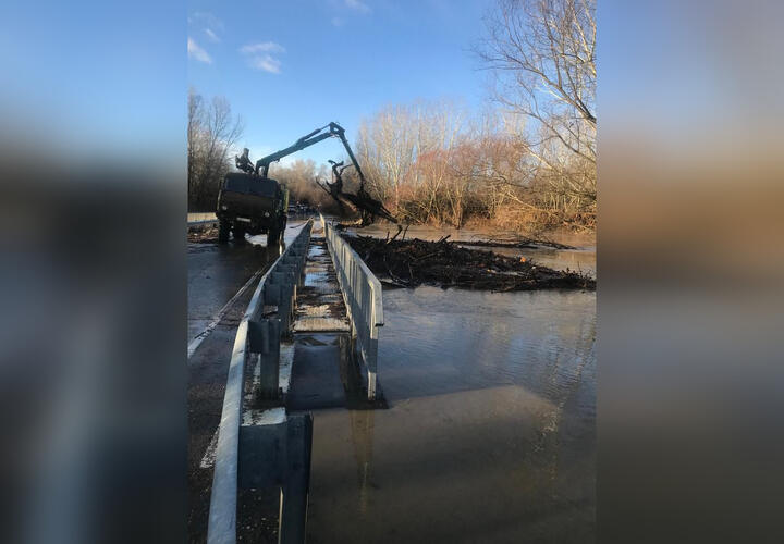 В Северском районе Кубани затопило мост, организована переправа