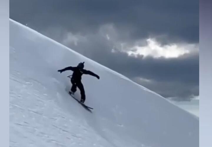 В горах Сочи сноубордист спровоцировал лавину прыжком