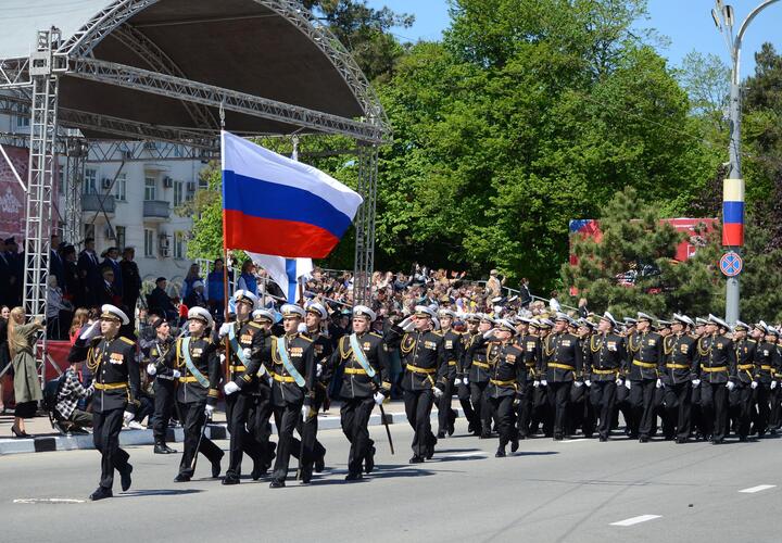 9 мая в Новороссийске: военный парад, «Бессмертный полк», концерт и салют