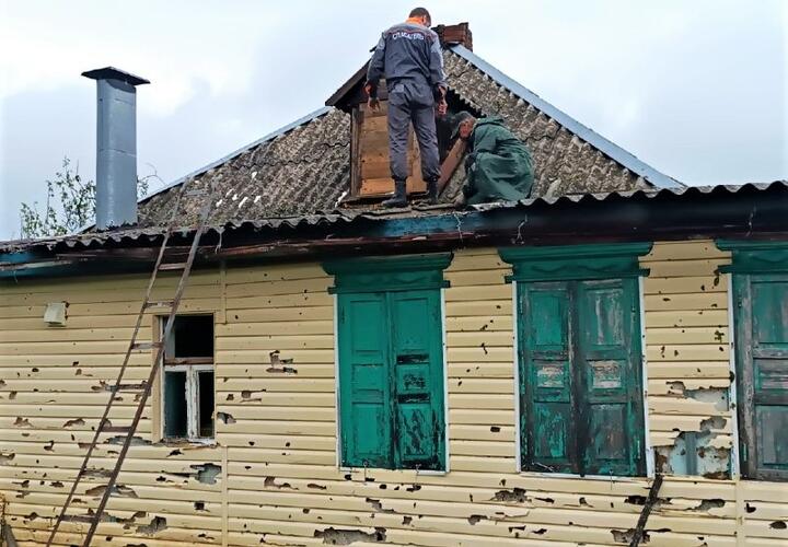 Мощный град пробил крыши домов в Мостовском районе Кубани