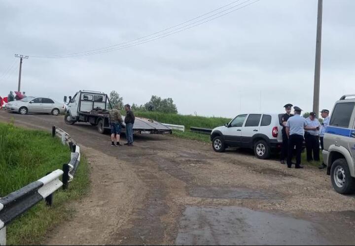 Репит: жители Полтавской на Кубани вновь перекрыли дорогу к свалке  