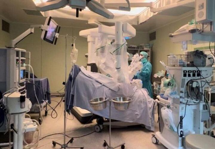 На Кубани впервые в России протезировали печеночную артерию с помощью робота-хирурга