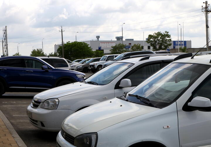 Жители Анапы жалуются на взвинченные цены на частных парковках 