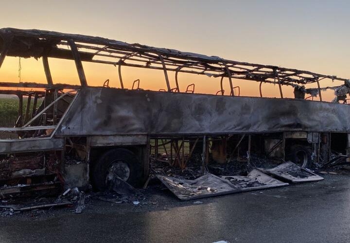 На Кубани полностью сгорел пассажирский автобус