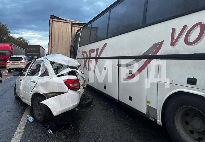  Один человек погиб и двое пострадали в ДТП с пассажирским автобусом на Кубани