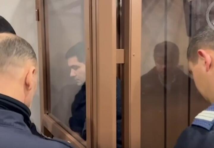 Изувер за решеткой: суд в Краснодаре арестовал на 2 месяца обвиняемого в жестоком убийстве женщины и 2-летней девочки жителя Адыгеи
