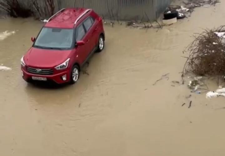 Наводнение в Горячем Ключе сняли на видео местные жители