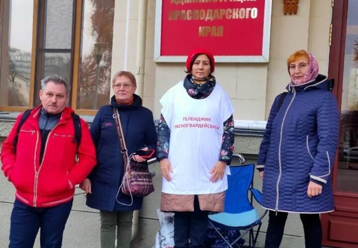 Обманутые дольщики Геленджика объявили коллективную голодовку 