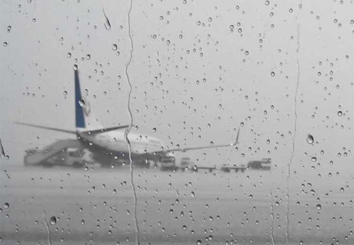 В Сочи бушует непогода, три самолета ушли на запасной аэродром
