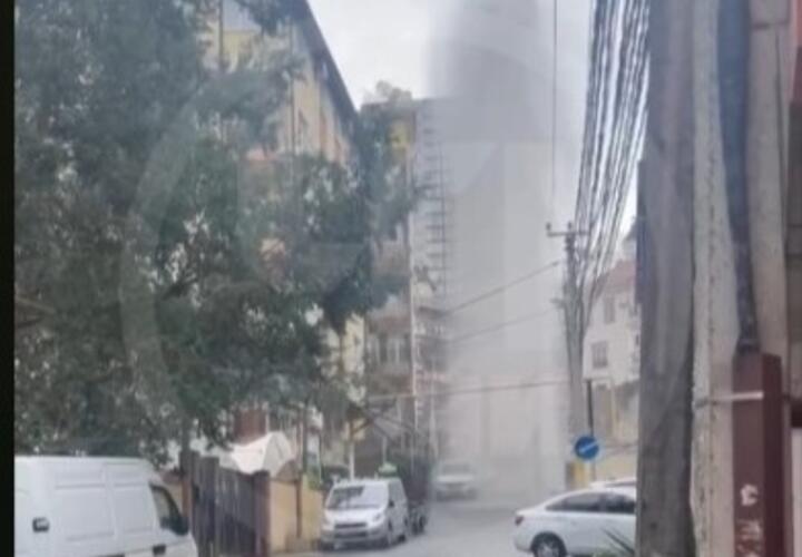 Фекальный гейзер высотой 15 метров забил в Сочи на улице Фадеева