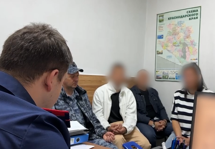 Несовершеннолетним парням, избившим участника СВО на Кубани, предъявили обвинение