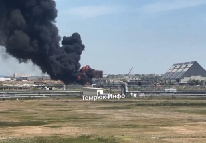 Пожар случился в морском порту «Тамань» на Кубани