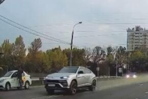 Гонки по встречке: в Краснодаре полиция нашла водителей дорогих авто