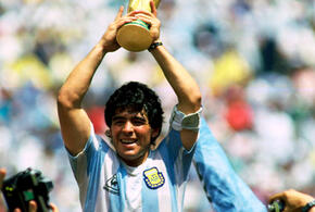 Умер легенда мирового футбола Диего Марадона