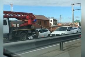 В Краснодаре на трассе М-4 «Дон» столкнулись три машины