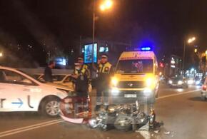 В Сочи таксист сбил скутер